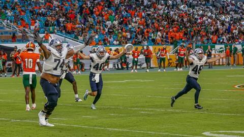Howard players celebrating winning field goal